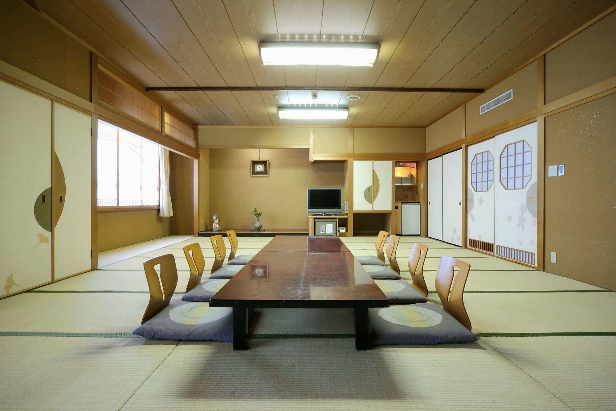 Awara Onsen Hot Spring Koubou Gurabaatei Hotell Exteriör bild
